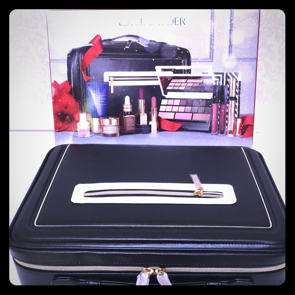 ❣️sold❣️Estée Lauder Makeup Set w/Travel Case